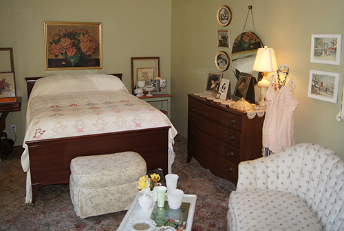 click to view larger image 1940s style bedroom. Martinez, CA.